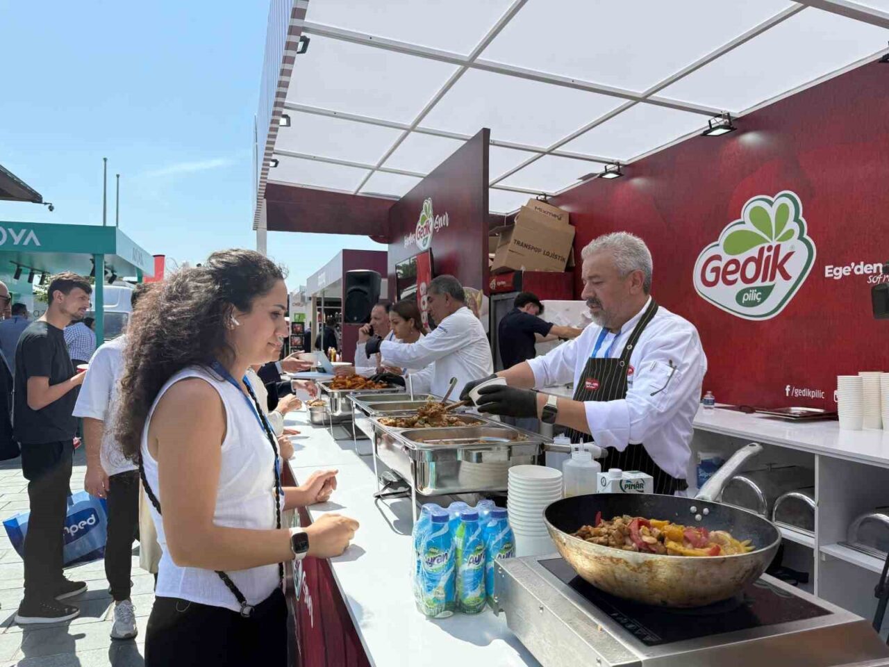 İstanbul Haliç Kongre Merkezi’nde düzenlenen Perakende Zirvesi 2025’in öğle yemeği