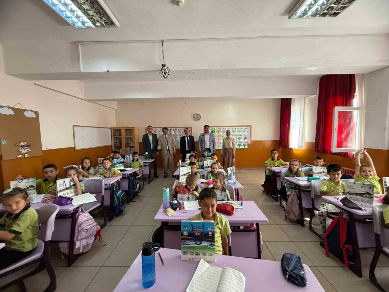 Kütahya’nın Gediz ilçesinde, yeni eğitim-öğretim yılının başlamasıyla kutlanan İlköğretim Haftası