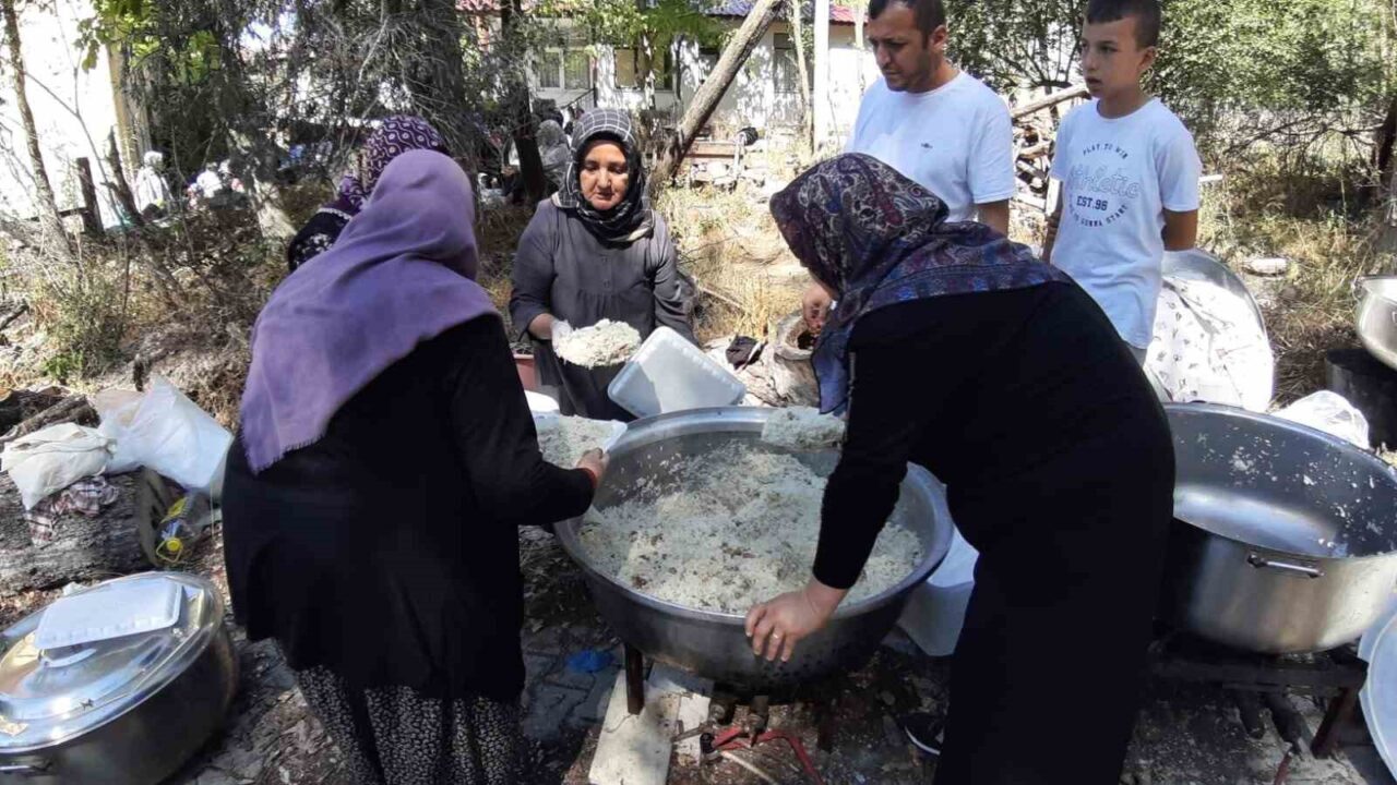 Bolu’nun Mudurnu ilçesine bağlı Göllüören köyünde geleneksel Hacet Bayramı, köylülerin