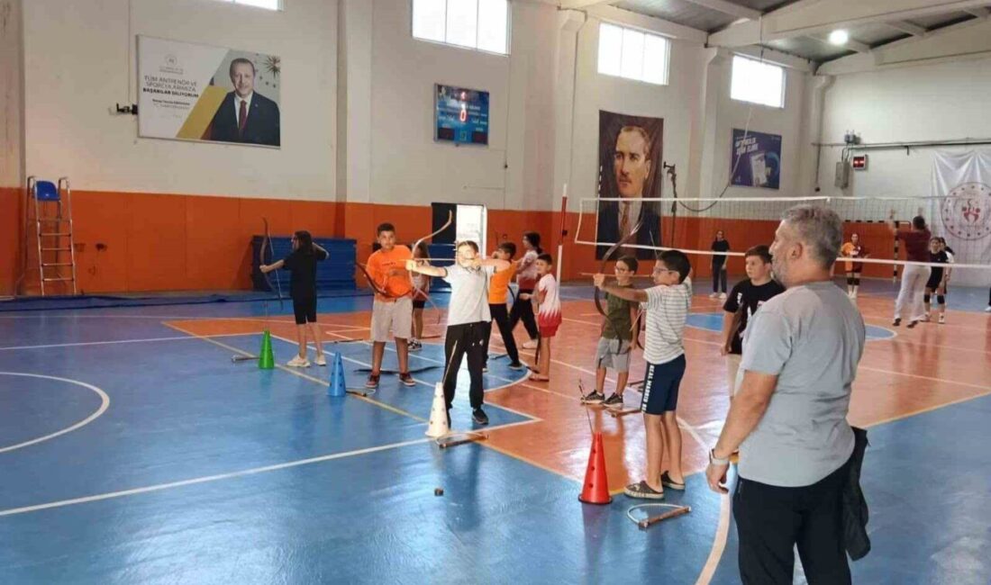 Sarıgöl Gençlik ve Spor İlçe Müdürlüğü tarafından açılan okçuluk kursu,