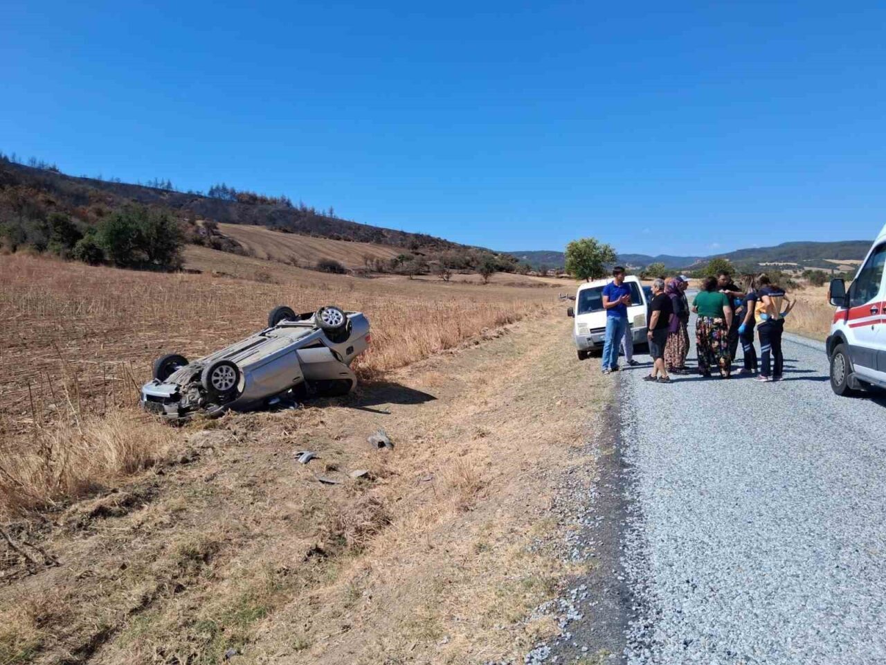 Çanakkale’nin Gelibolu ilçesinde seyir halindeki otomobil kontrolden çıkarak tarlaya girdi.