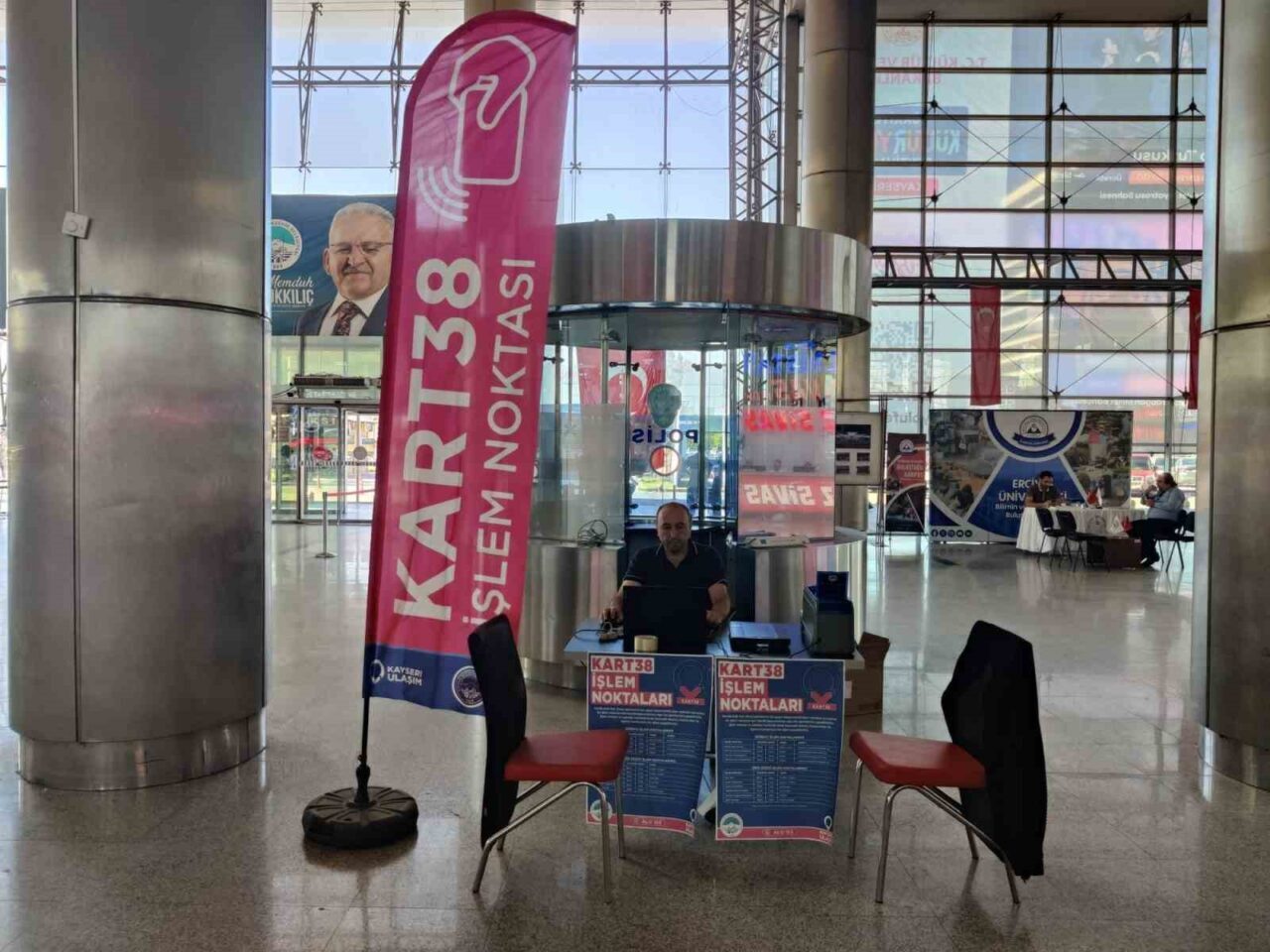 Kayseri Büyükşehir Belediyesi, kente öğrenim görmek için gelen üniversite öğrencilerini