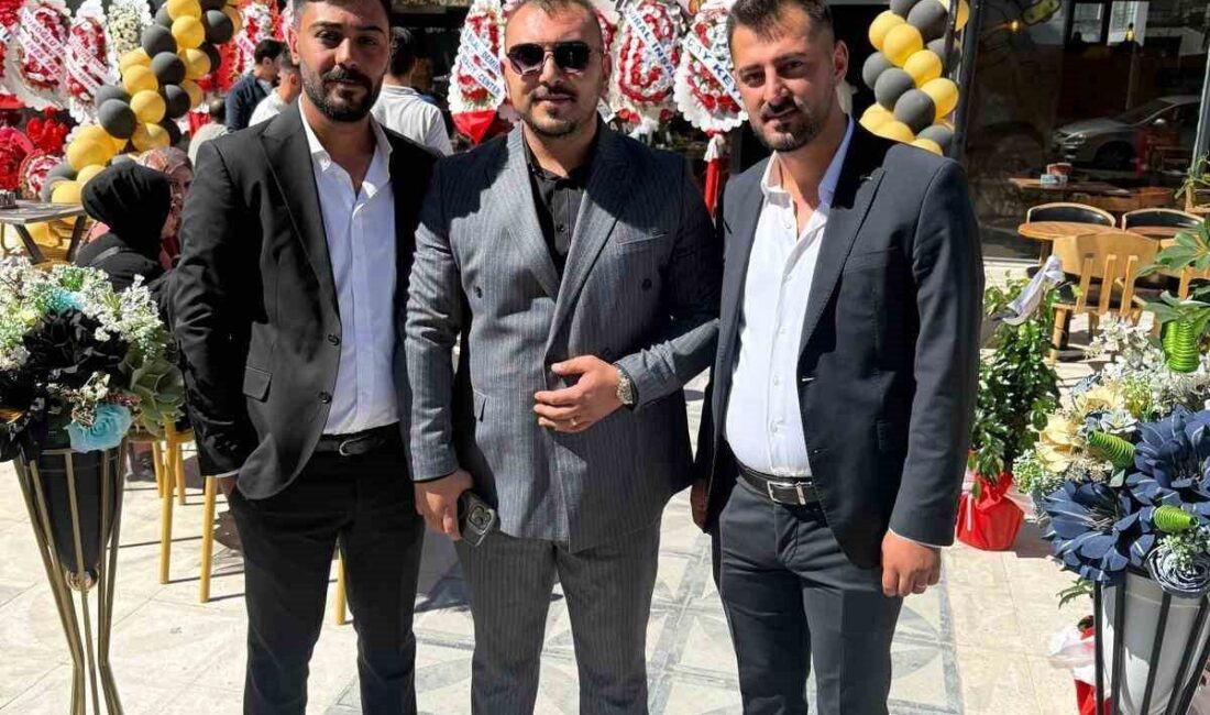 Erzurumlu üç genç girişimci Palandöken İlçesi’nde yeni işyerleri Gece Dönercisi