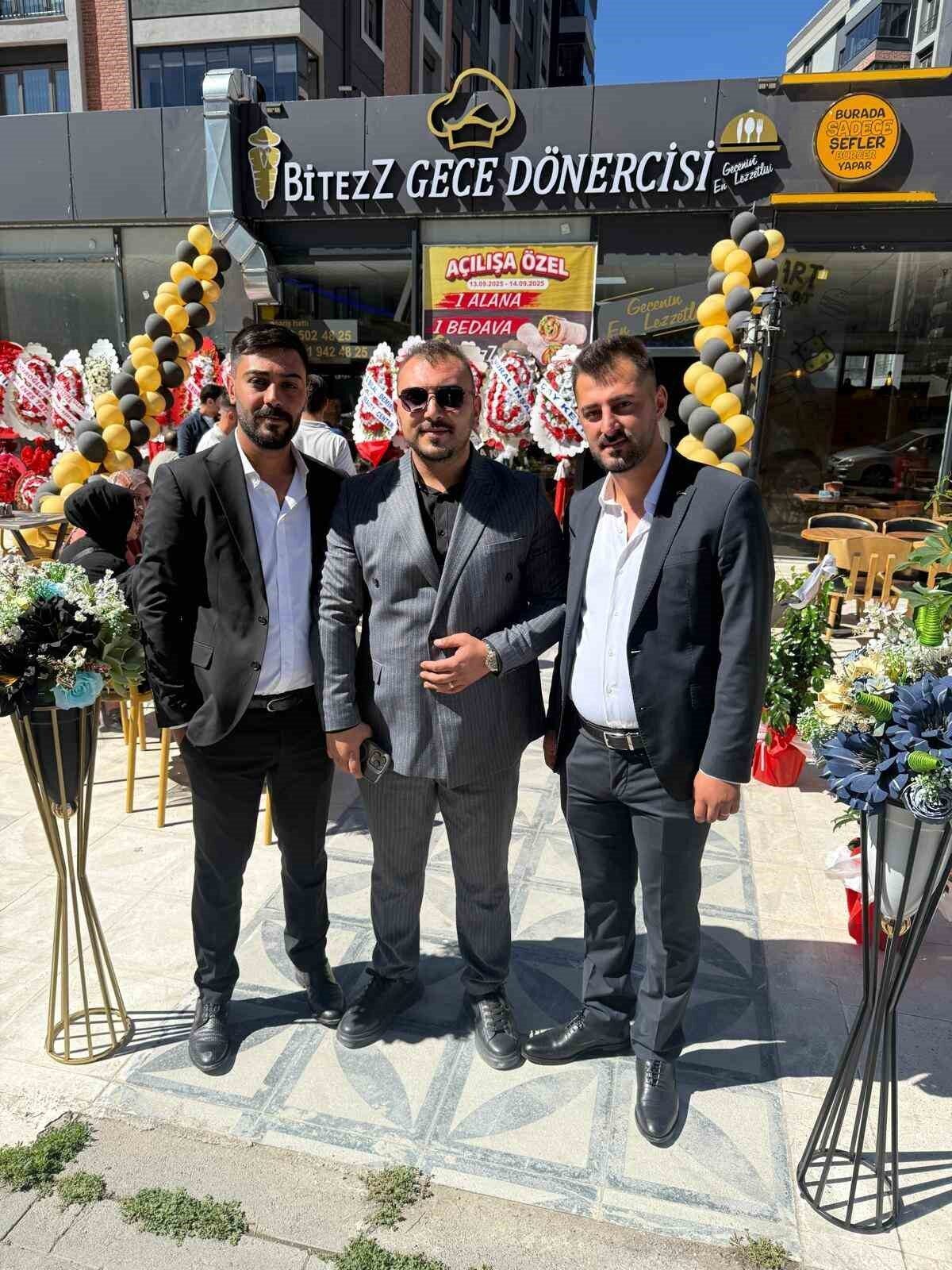 Erzurumlu üç genç girişimci Palandöken İlçesi’nde yeni işyerleri Gece Dönercisi