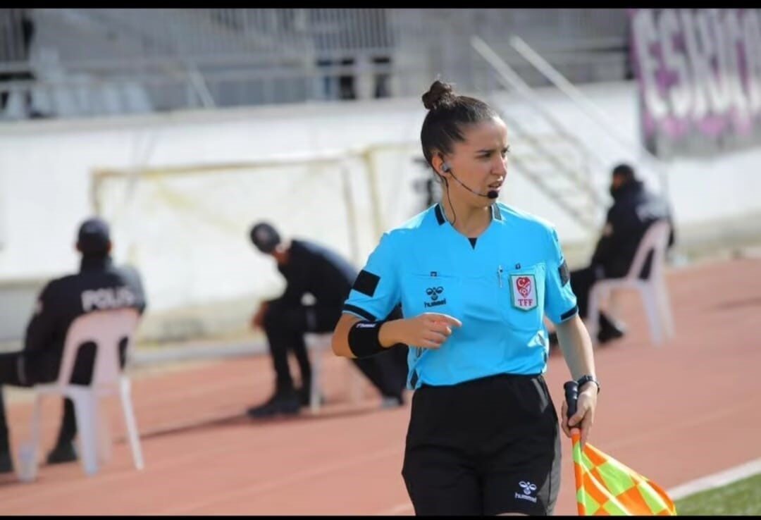 Kütahya’nın yetiştirdiği genç yeteneklerden Hümeyra Seven, hakemlik kariyerinde emin adımlarla