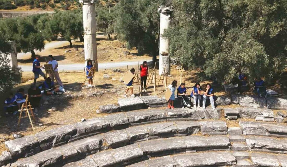 Yenipazar Gençlik Merkezi gönüllüleri, Sultanhisar’daki Nysa Antik Kenti’nde gerçekleştirdikleri resim
