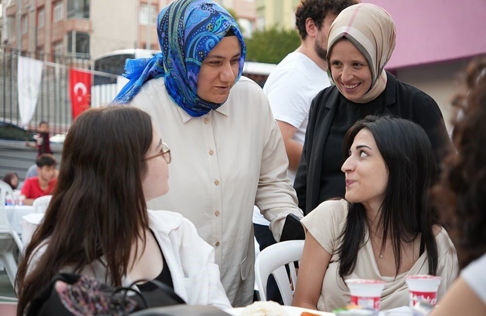 Gaziosmanpaşa Belediyesi’nin Şehit Eren Bülbül Gençlik Merkezi’nde düzenlediği “Mezuniyet Pilav