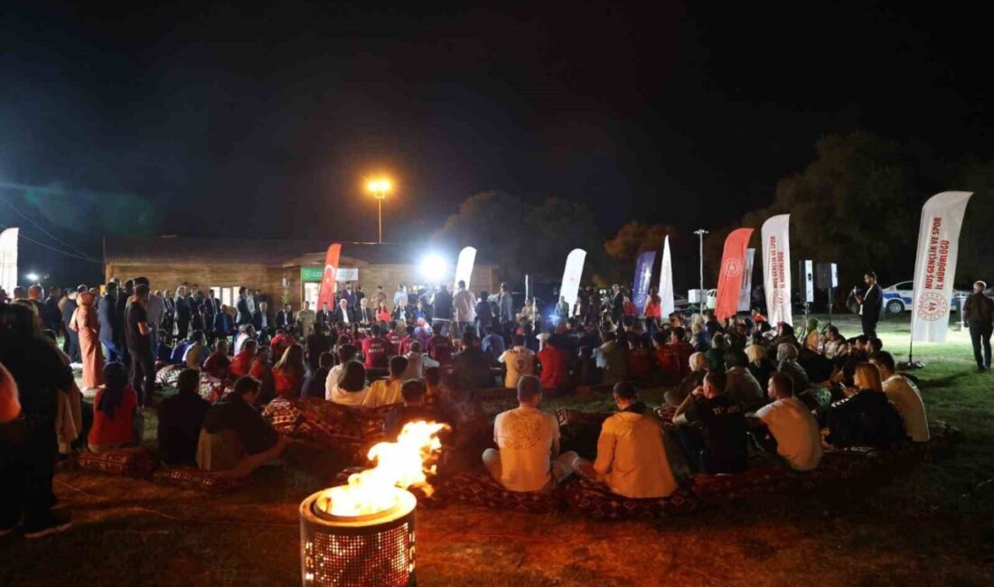 Muş’ta gençlerle bir araya gelen Gençlik ve Spor Bakanı Osman