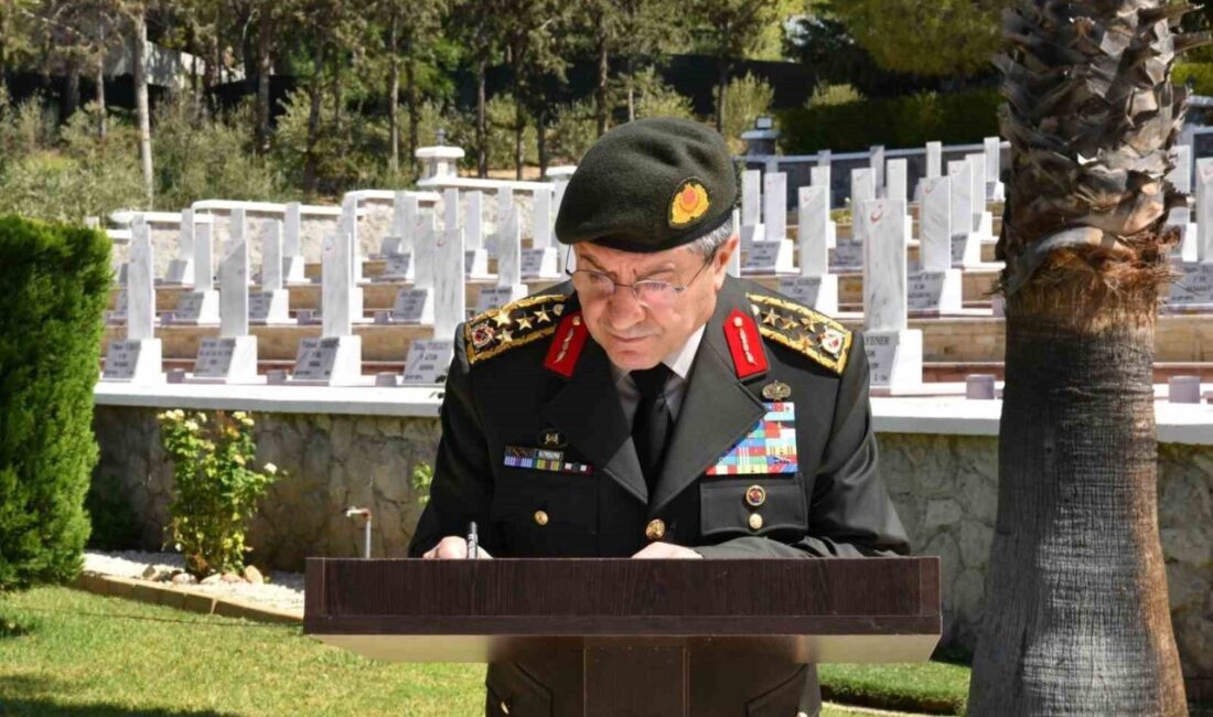 Genelkurmay Başkanı Selçuk Bayraktaroğlu ve beraberindeki kuvvet komutanlarından oluşan heyet,