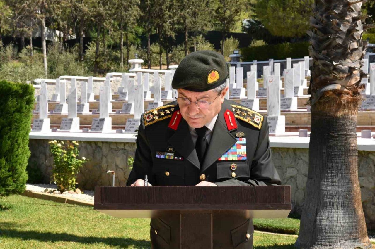 Genelkurmay Başkanı Selçuk Bayraktaroğlu ve beraberindeki kuvvet komutanlarından oluşan heyet,