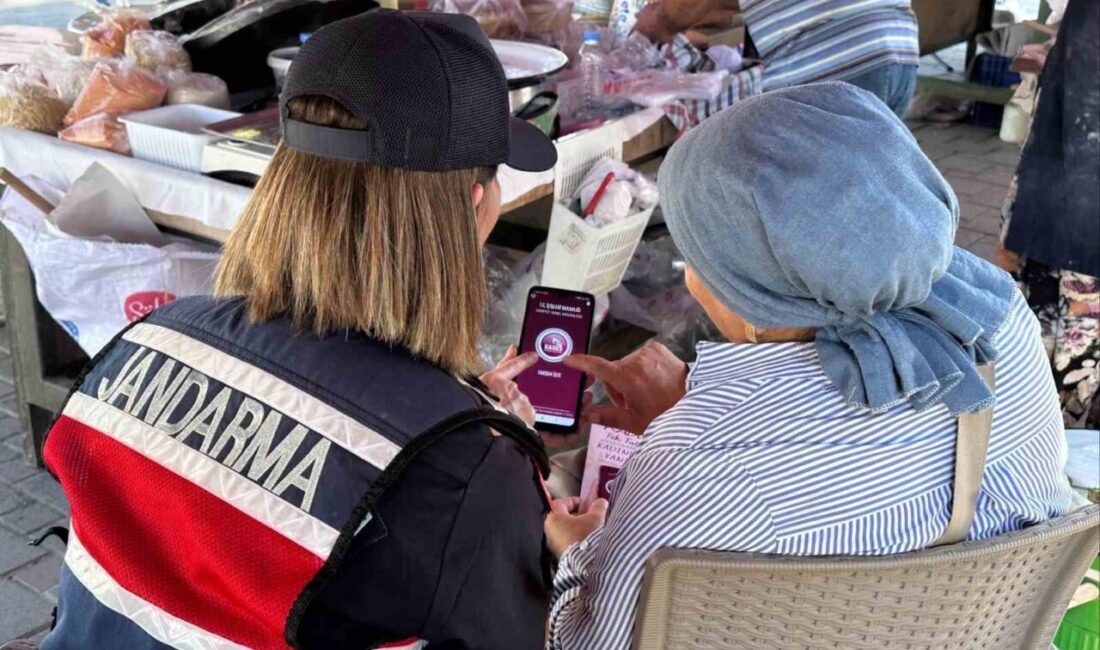 Aydın’ın Germencik ilçesinde başlayan İncir Festivali’nde stant açan jandarma ekipleri,