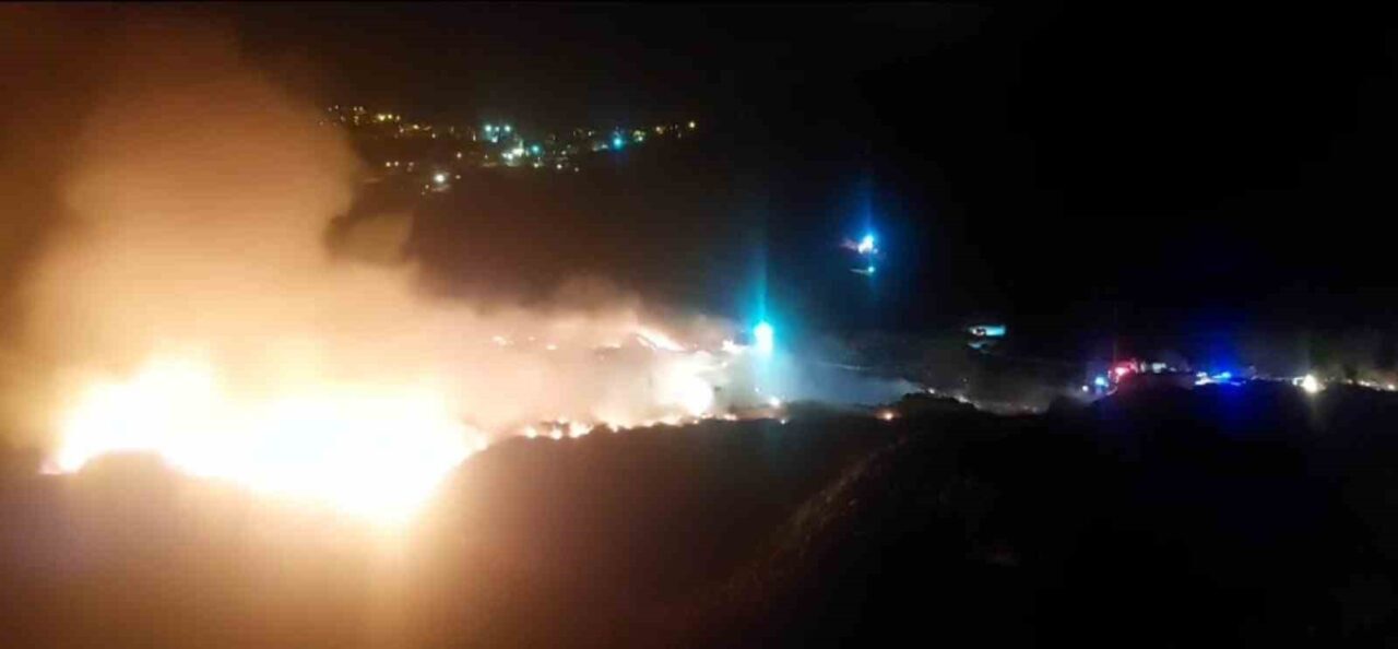 Giresun’un Şebinkarahisar ilçesinde çöp toplama alanında yangın çıktı. Olay yerine