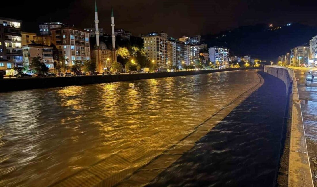 Giresun’un doğu kesimindeki Görele, Çanakçı ve Doğankent ilçelerinde akşam saatlerinde