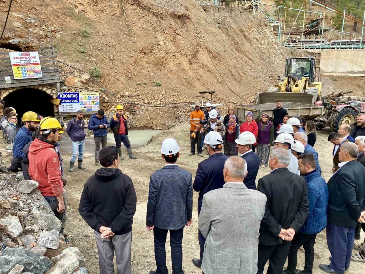 Denizli’nin Acıpayam ilçesinde, cuma günü bir krom madeninde meydana gelen