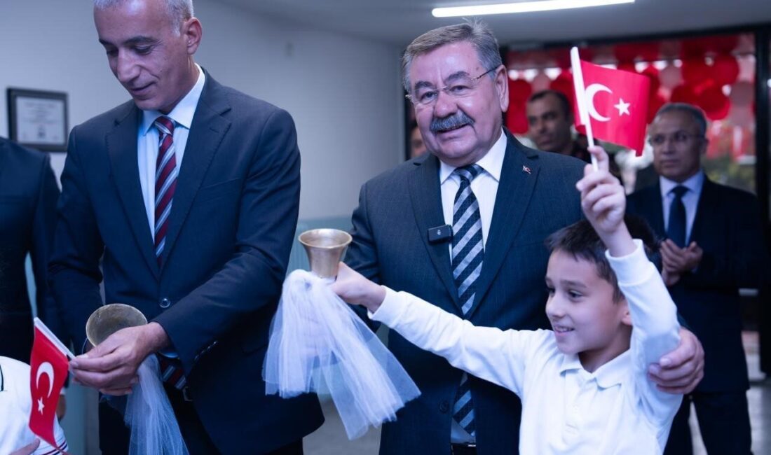 Gölbaşı Belediye Başkanı Yakup Odabaşı, Gündüz Alp İlkokulu’ndaki 2025-2026 eğitim-öğretim