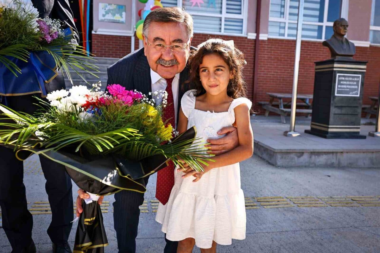 Gölbaşı Belediyesi, 2025-2026 eğitim ve öğretim yılı kapsamında öğrencilere ‘Renkli