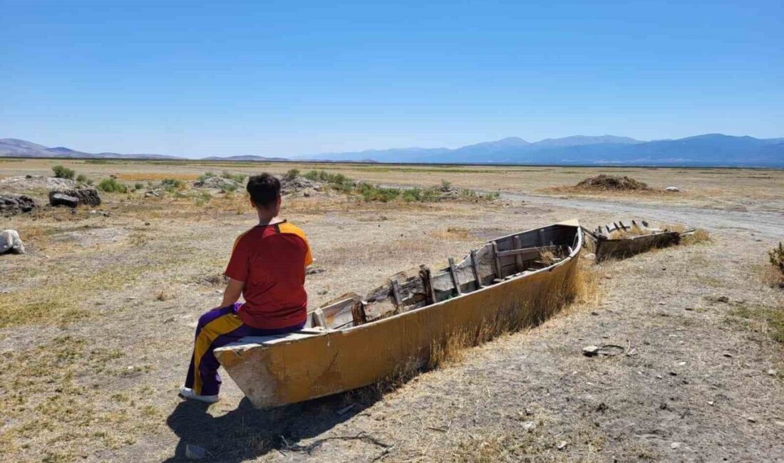 Yaz döneminin kurak geçtiği Afyonkarahisar’da, Eber Gölü için çalan tehlike