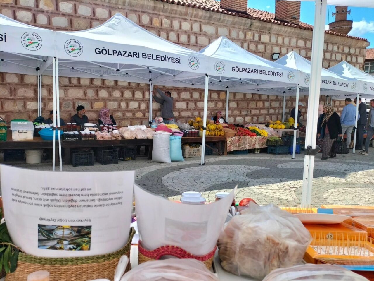 Bilecik’in Gölpazarı ilçesinde düzenlenen Kültür Sanat Festivali, yöresel ürünleri ve