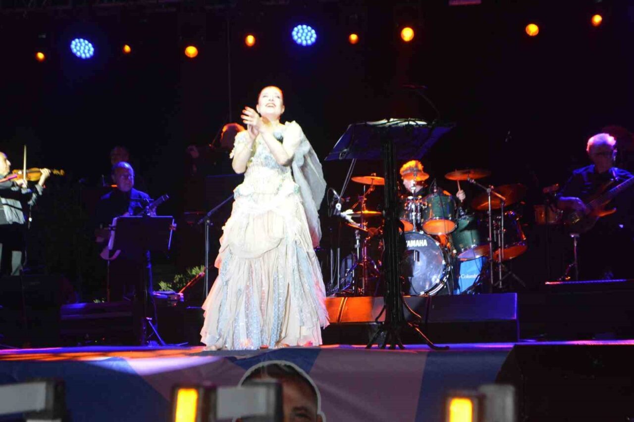 Balıkesir’in Gömeç ilçesinde bu yıl dördüncüsü düzenlenen Zeytindalı Kültür Sanat