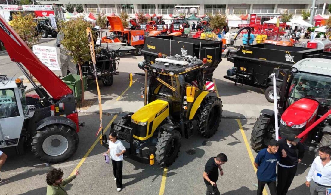 Sivas’ta düzenlenen tarım fuarında sergilenen renkli traktörler ilgi odağı oldu.