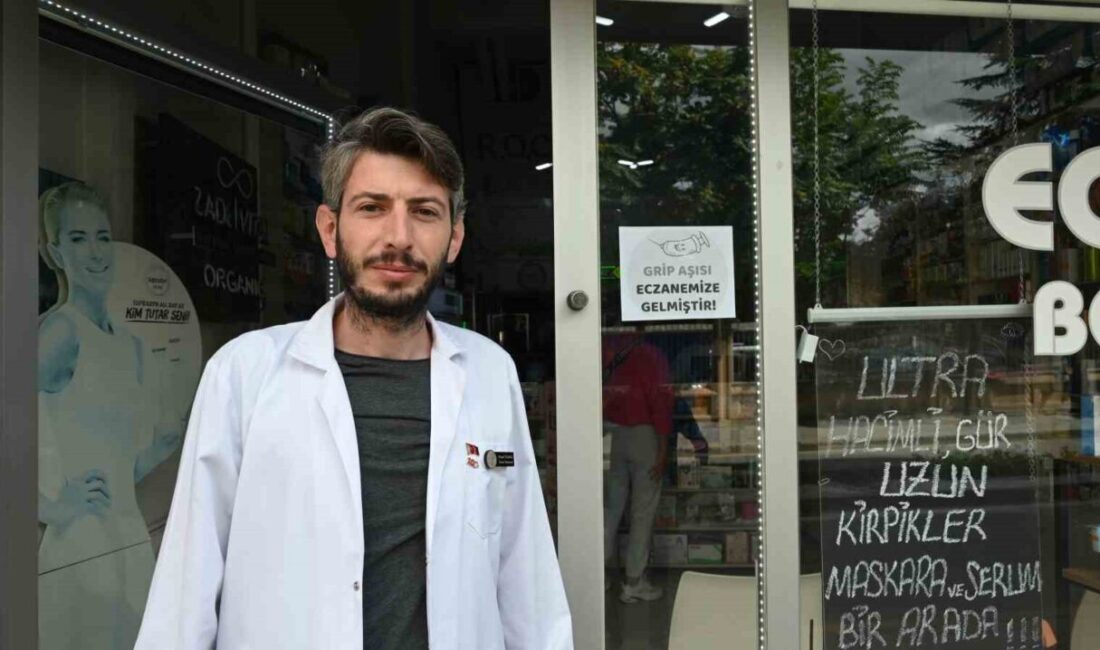 Sonbaharın başlamasıyla grip aşıları uygulanmaya başladı. Eczacı Necmi Yılmaz, Eylül-Ekim