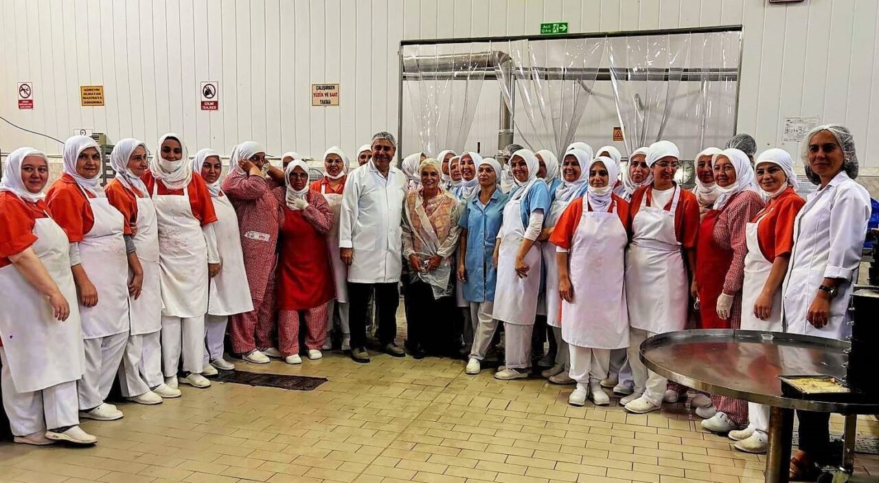 Ünlü spiker ve diksiyon eğitmeni Gülgûn Feyman, Bursa’nın köklü markalarından