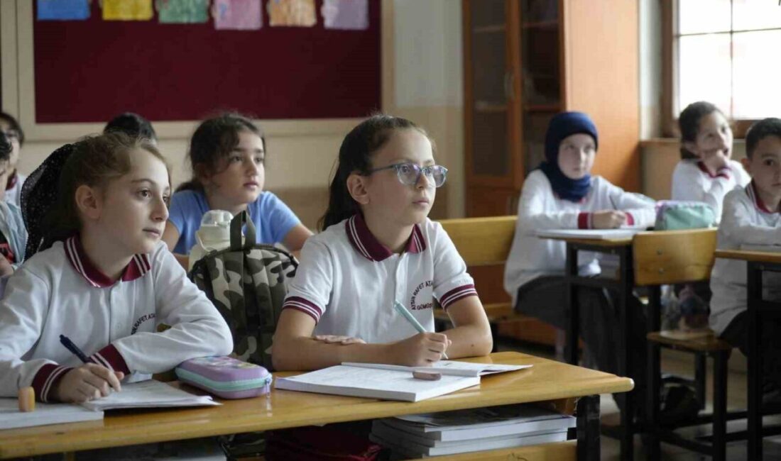 Gümüşhane’de 9 yaşındaki ilkokul öğrencisi Buğlem Köksalan, okul törenlerinde İstiklal