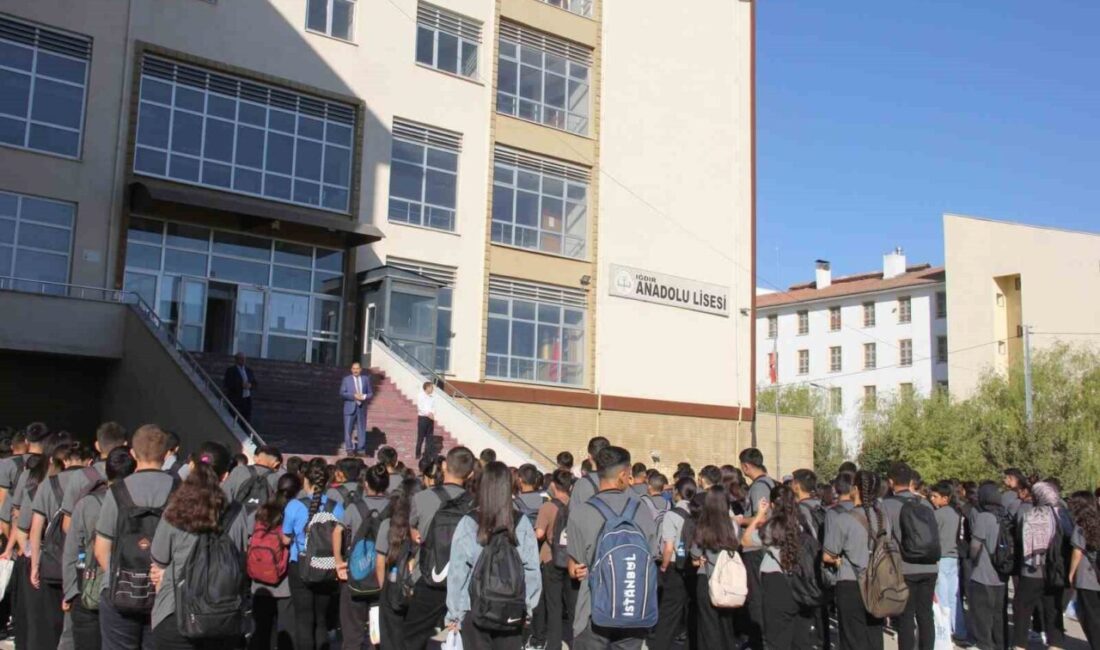 Iğdır İl Milli Eğitim Müdürü Aziz Gün, okul ziyaretleri kapsamında