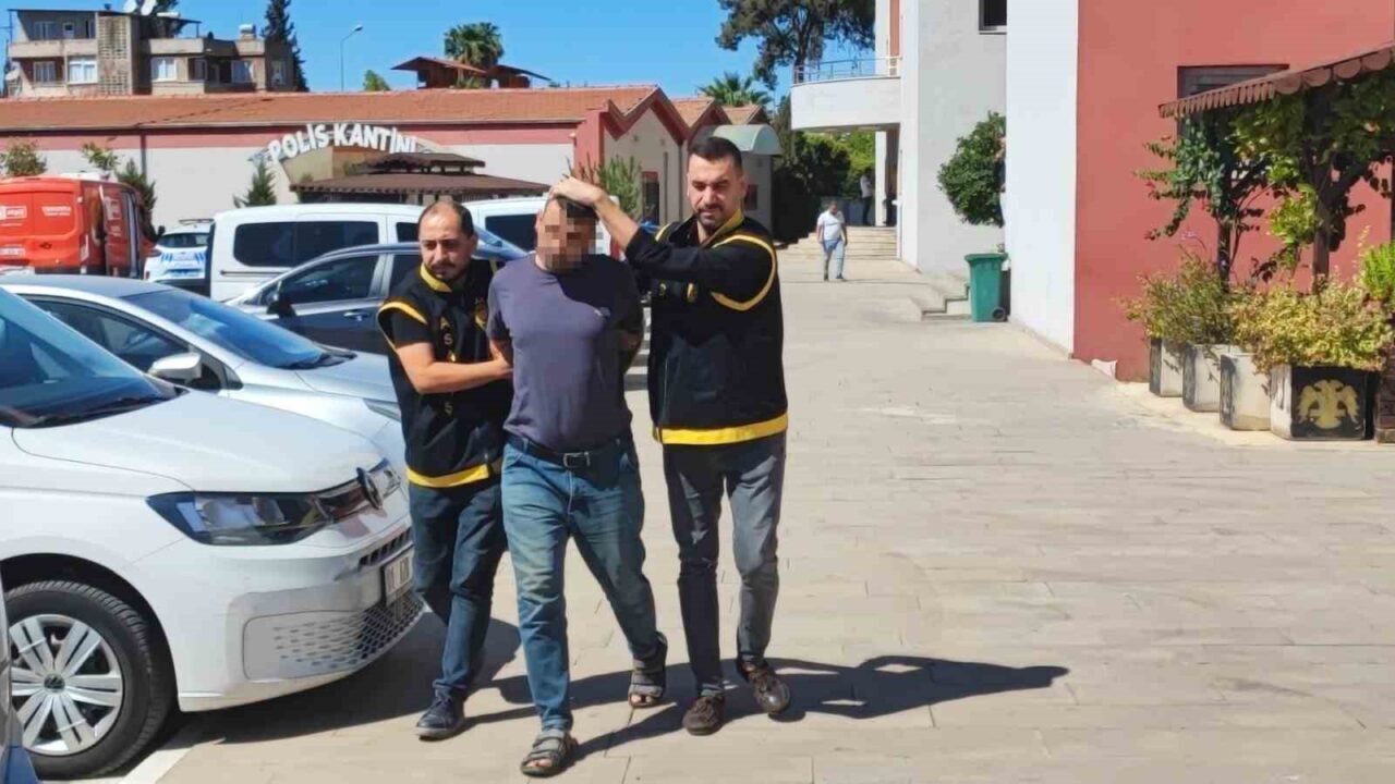 Adana’da komşular arasında araç park etme nedeniyle çıkan tartışmada babayı