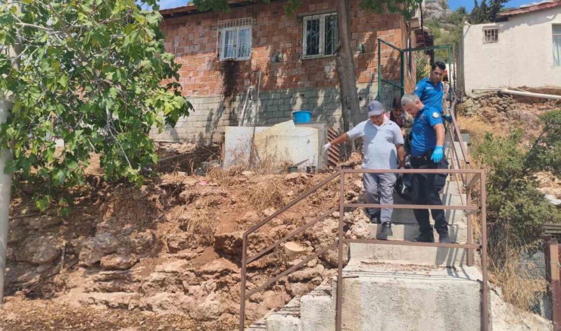 Antalya’da bir kişi kaldığı müstakil evin girişindeki merdivenlerde ölü olarak
