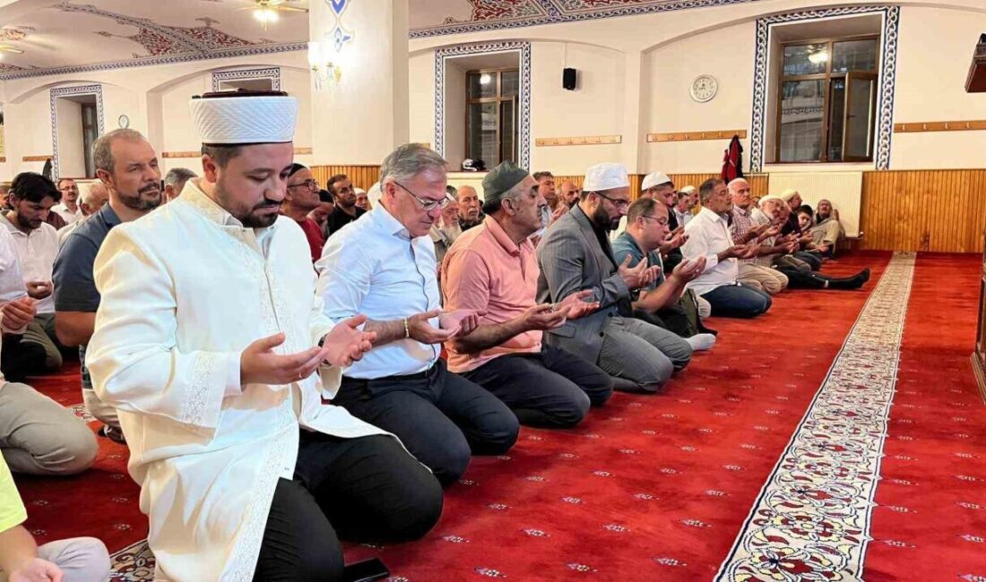 Hacılar’da Mevlid Kandili vesilesiyle vatandaşlar camilere akın ederek namaz kıldı,