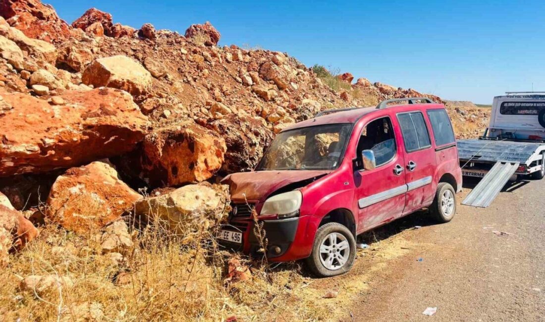 Adıyaman’ın Besni ilçesinde hafif ticari aracın şarampole girmesi sonucu 3