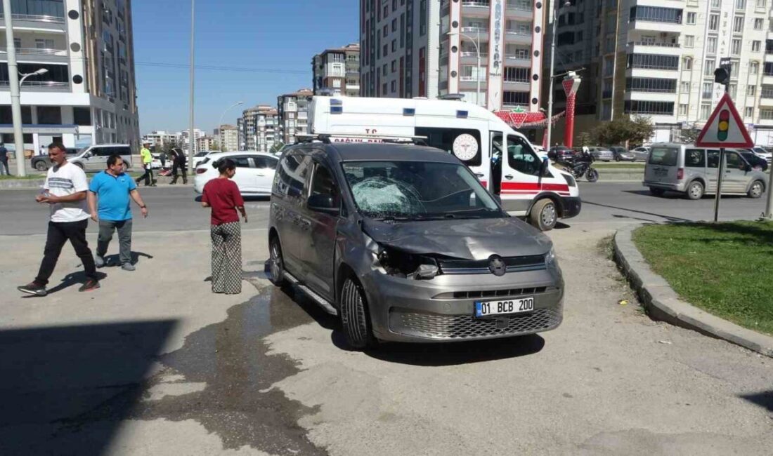 Malatya’da yolun karşısına geçmeye çalışan anne ve 2 çocuğu, hafif