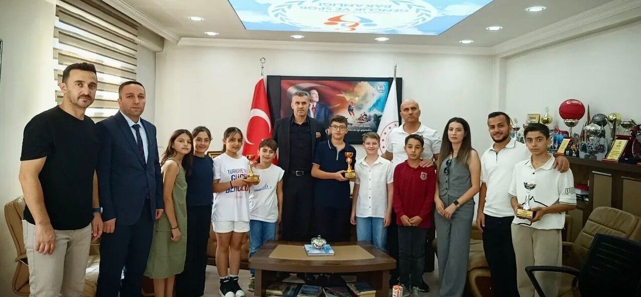 HAKKARİ (İHA) – Batman’da düzenlenen Triatlon 3. Etap Bölge Finaline