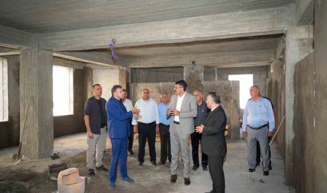 Hakkâri Valisi Ali Çelik, yapımı devam eden kütüphane ve ders