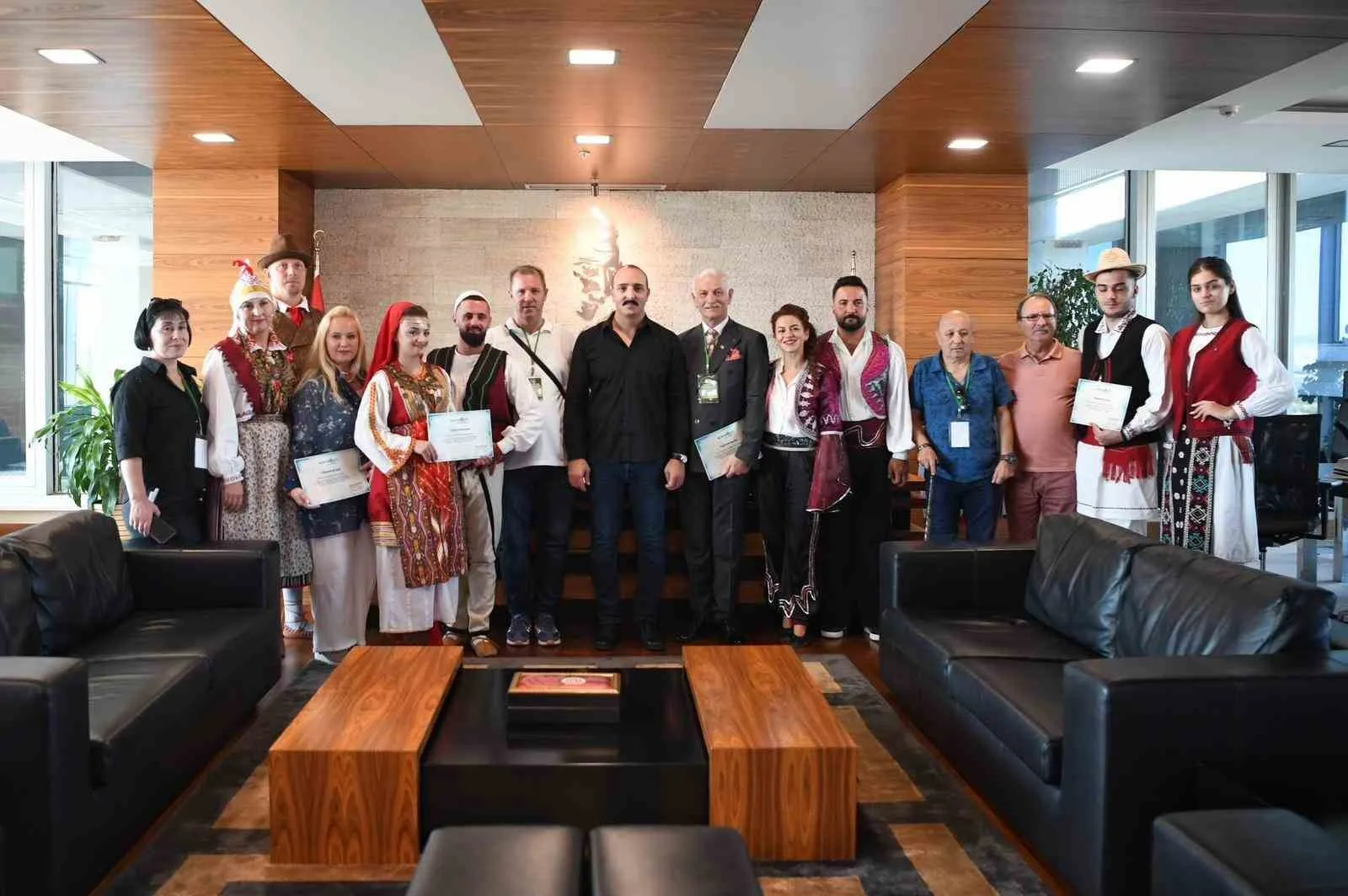 Konyaaltı Belediyesi, Türkiye ile beraber farklı ülkelerin de yer aldığı