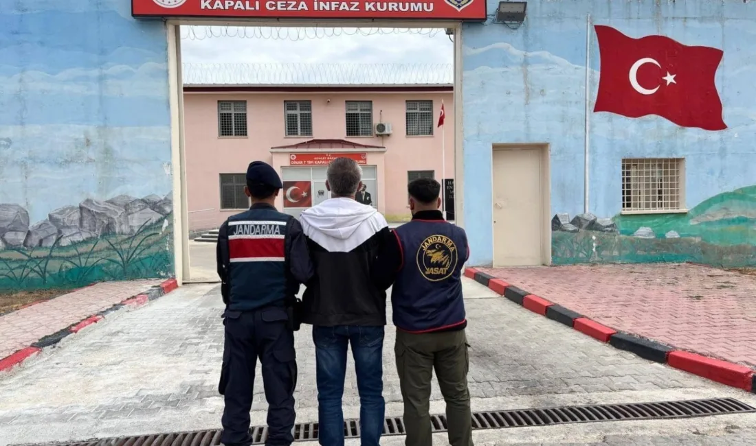 Afyonkarahisar’da 10 yıl hapis cezasıyla aranan bir şahıs jandarma tarafından