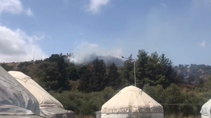 Hatay’ın Defne ilçesi çıkan orman yangını, ekiplerin müdahalesiyle büyümeden söndürüldü.