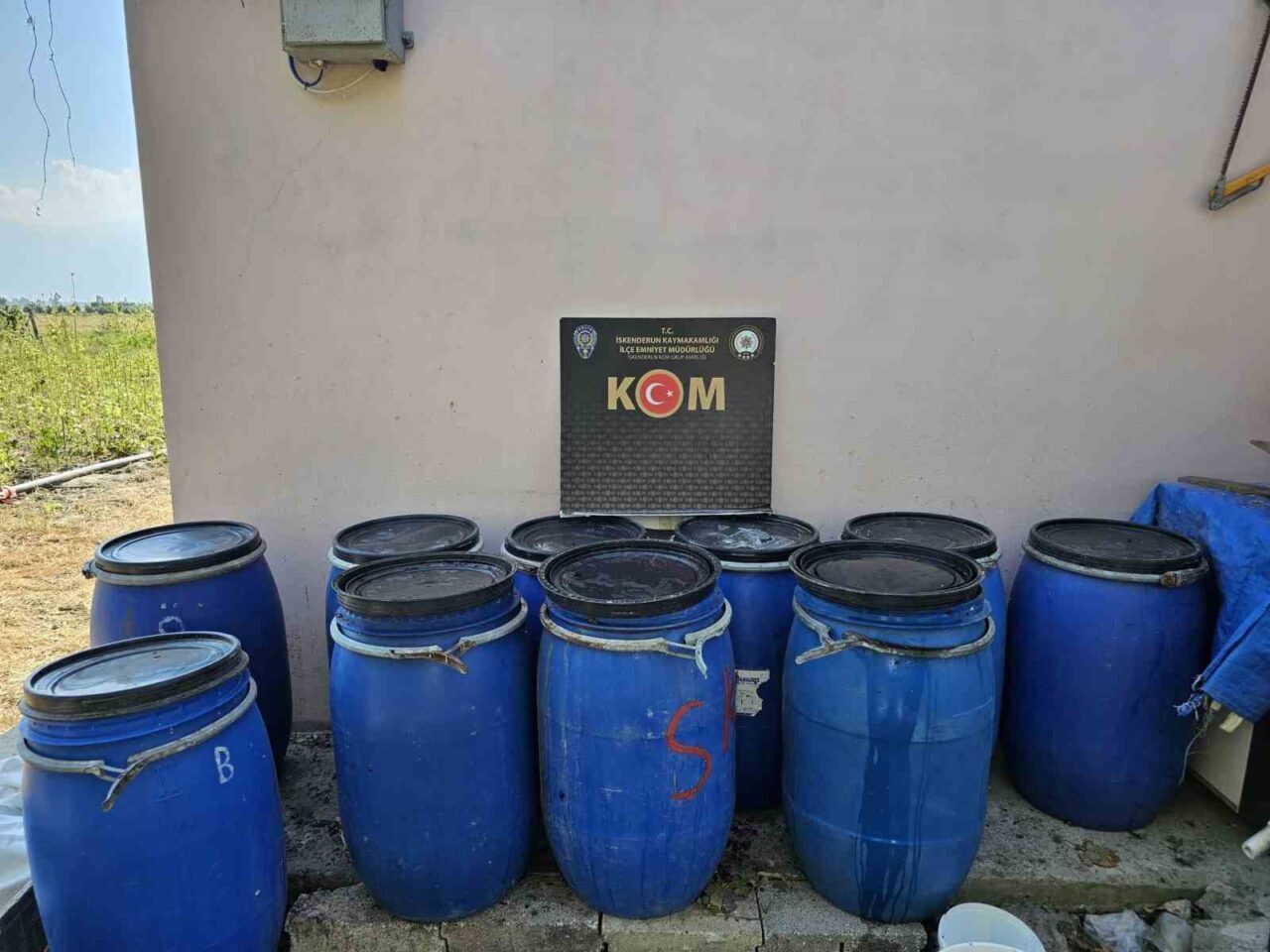 Hatay’ın Arsuz ilçesinde belirlenen 3 adreste yapılan aramada bin 35