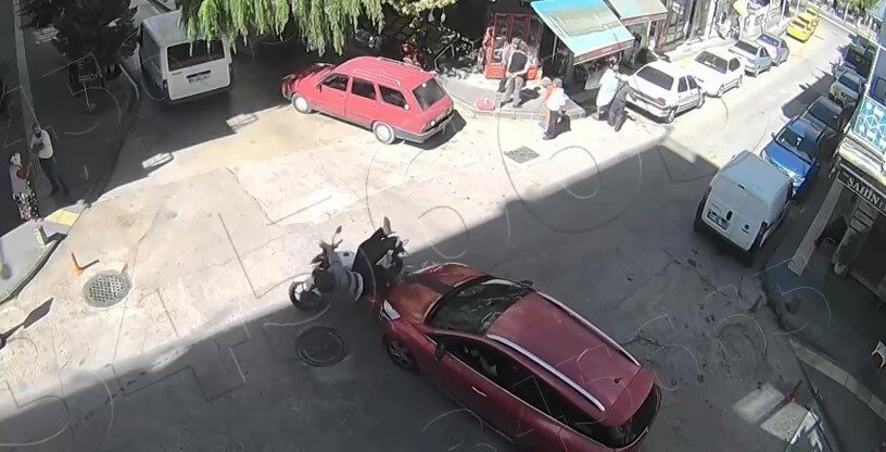 Amasya’da otomobille çarpışan motosikletin sürücüsünü başına taktığı kask kurtardı. Havada