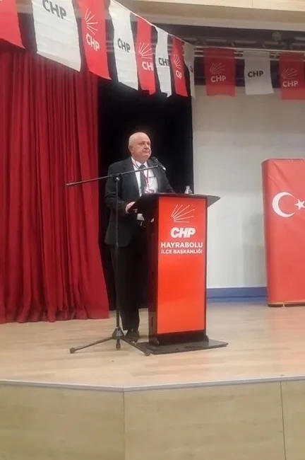 Tekirdağ’da Hayrabolu Belediye Başkanı Tuncer Başoğlu, CHP’den istifa ettiğini kongrede