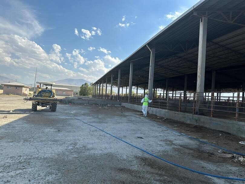 Iğdır’da il genelinde hayvan sağlığını korumak ve bulaşıcı hastalıkların önüne