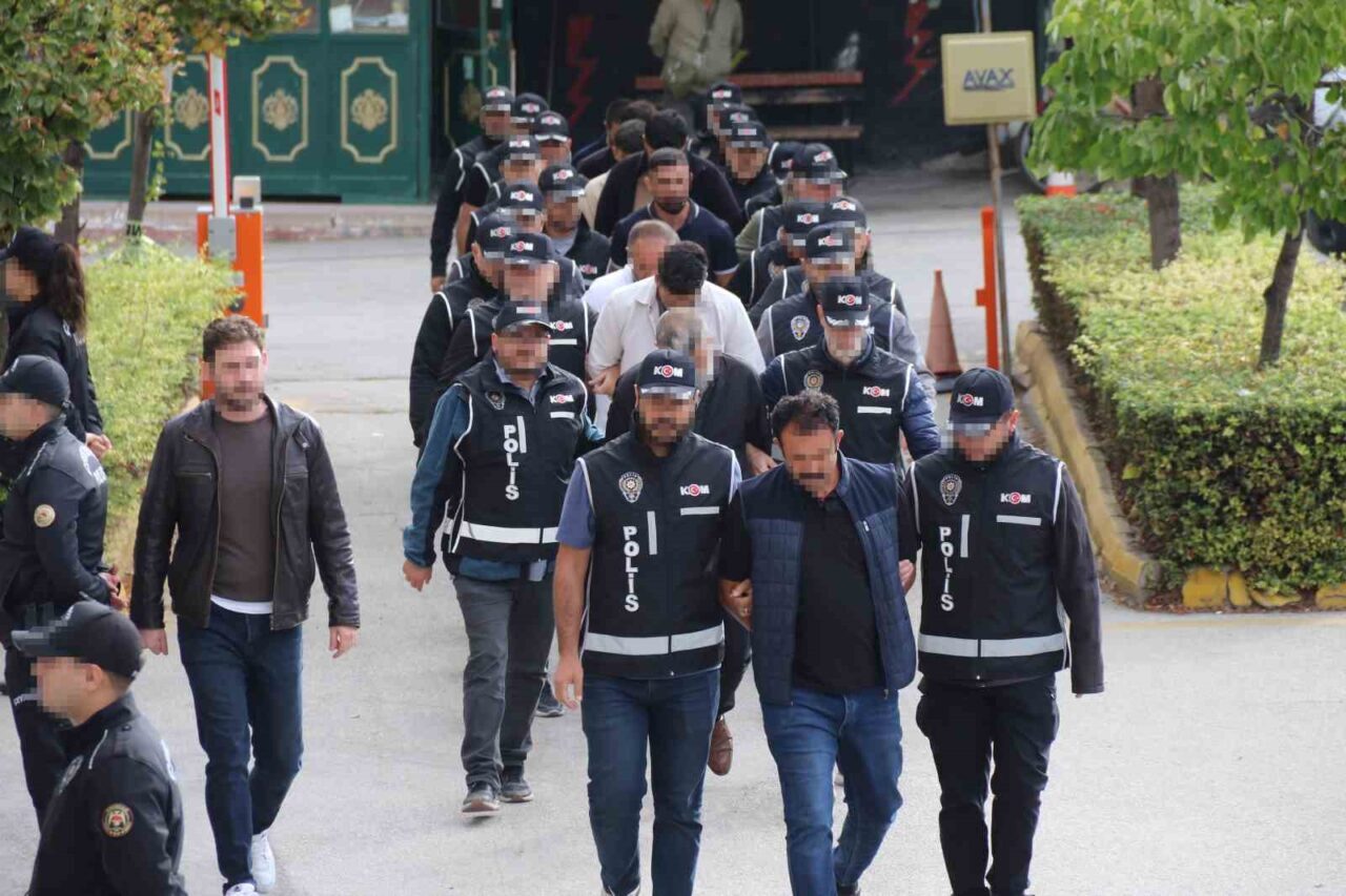 Eskişehir’de hayvan ticareti adı altında vatandaşları faizle borçlandıran, senetlerini iade