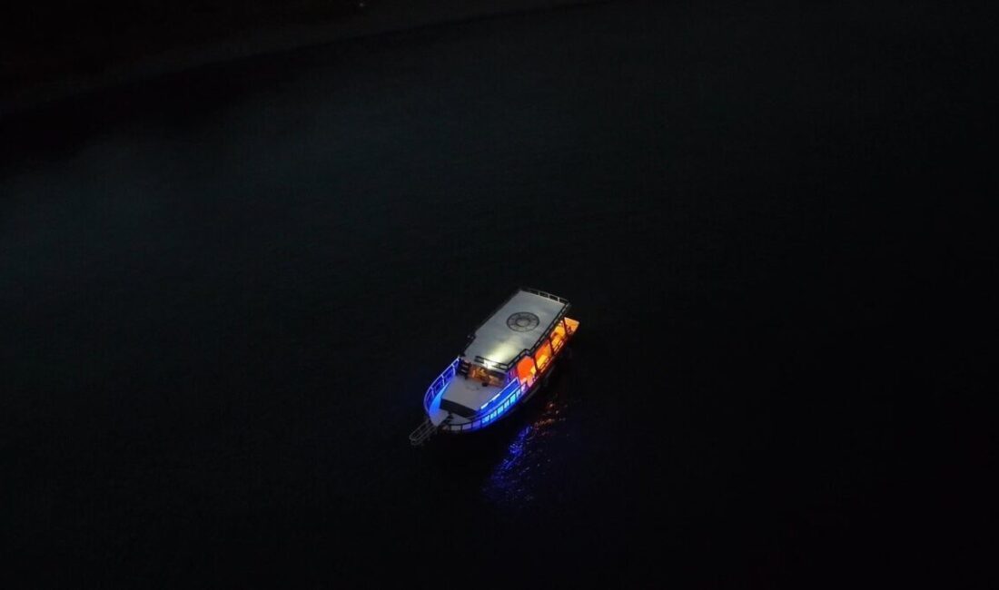 Elazığ’da Hazar Gölü’nde dron operatörü Cihan Şen’in kaydettiği gece görüntüleri