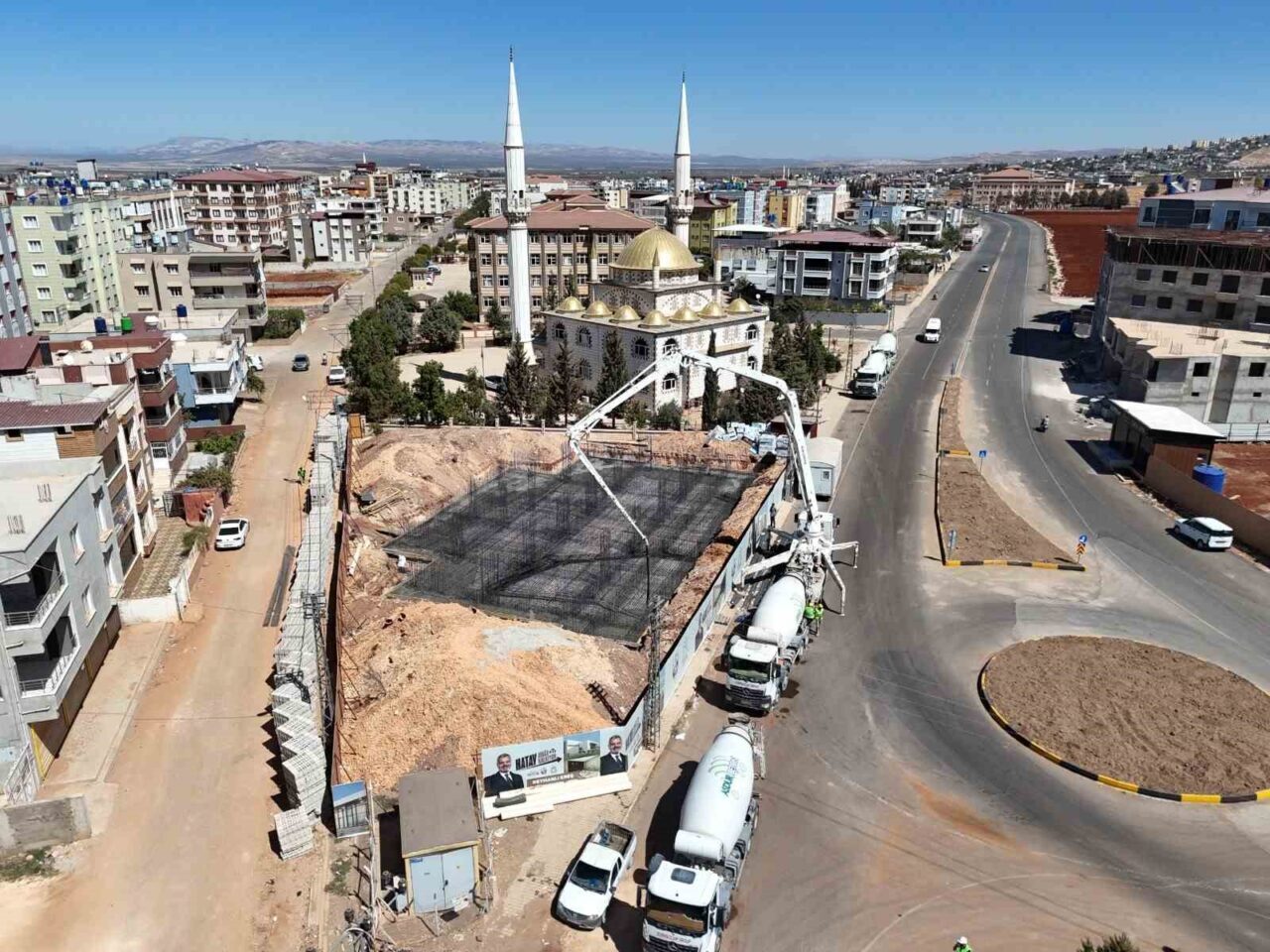 Hatay Büyükşehir Belediyesi, Reyhanlı ilçesi Bahçelievler Mahallesi’nde modern kreşin temelini