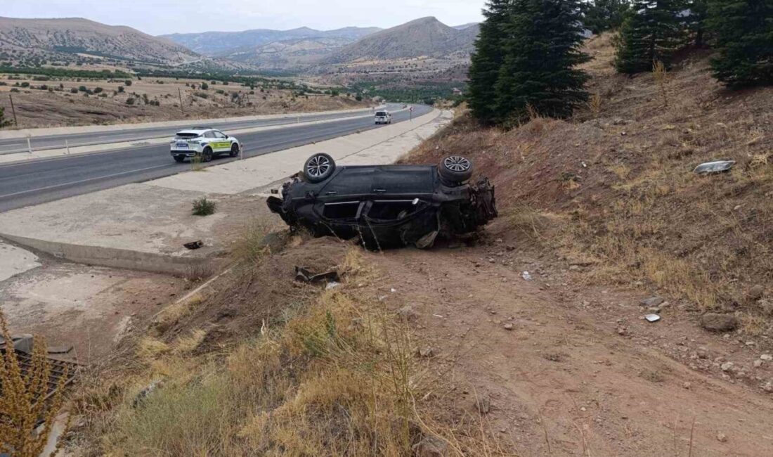 Malatya’nın Hekimhan ilçesinde sürücüsünün direksiyon hakimiyetini kaybettiği otomobil drenaj kanalına