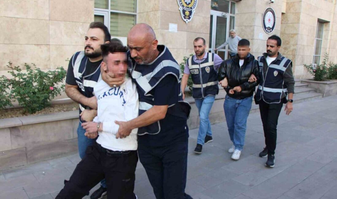 Amasya’da 2 kişiyi akaryakıt istasyonu tuvaletine kadar takip ederek bıçakla