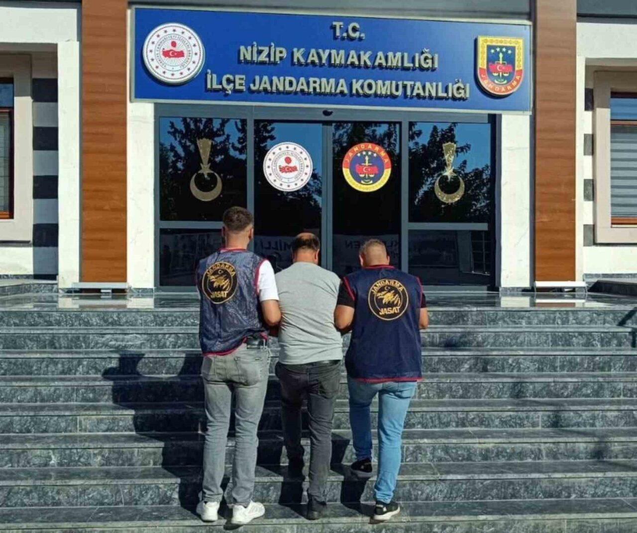 Gaziantep’te hırsızlık suçundan 12 yıl kesinleşmiş hapis aranan şüpheli, jandarma