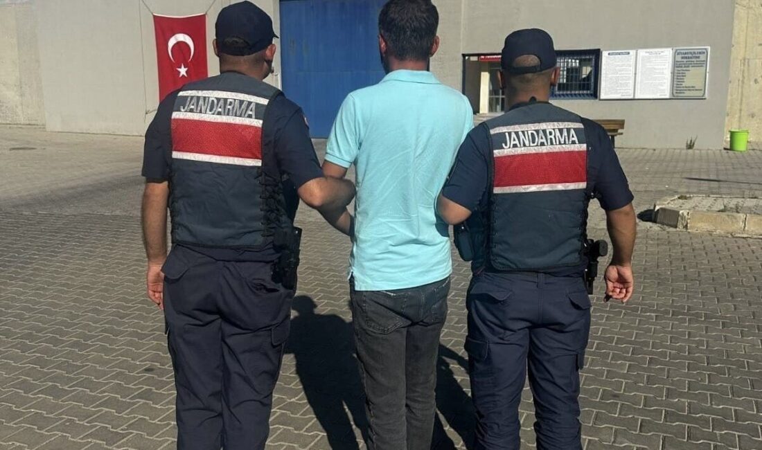 Afyonkarahisar’da 18 yıl hapis cezasıyla aranan şahıs jandarmanın takibi sonrası