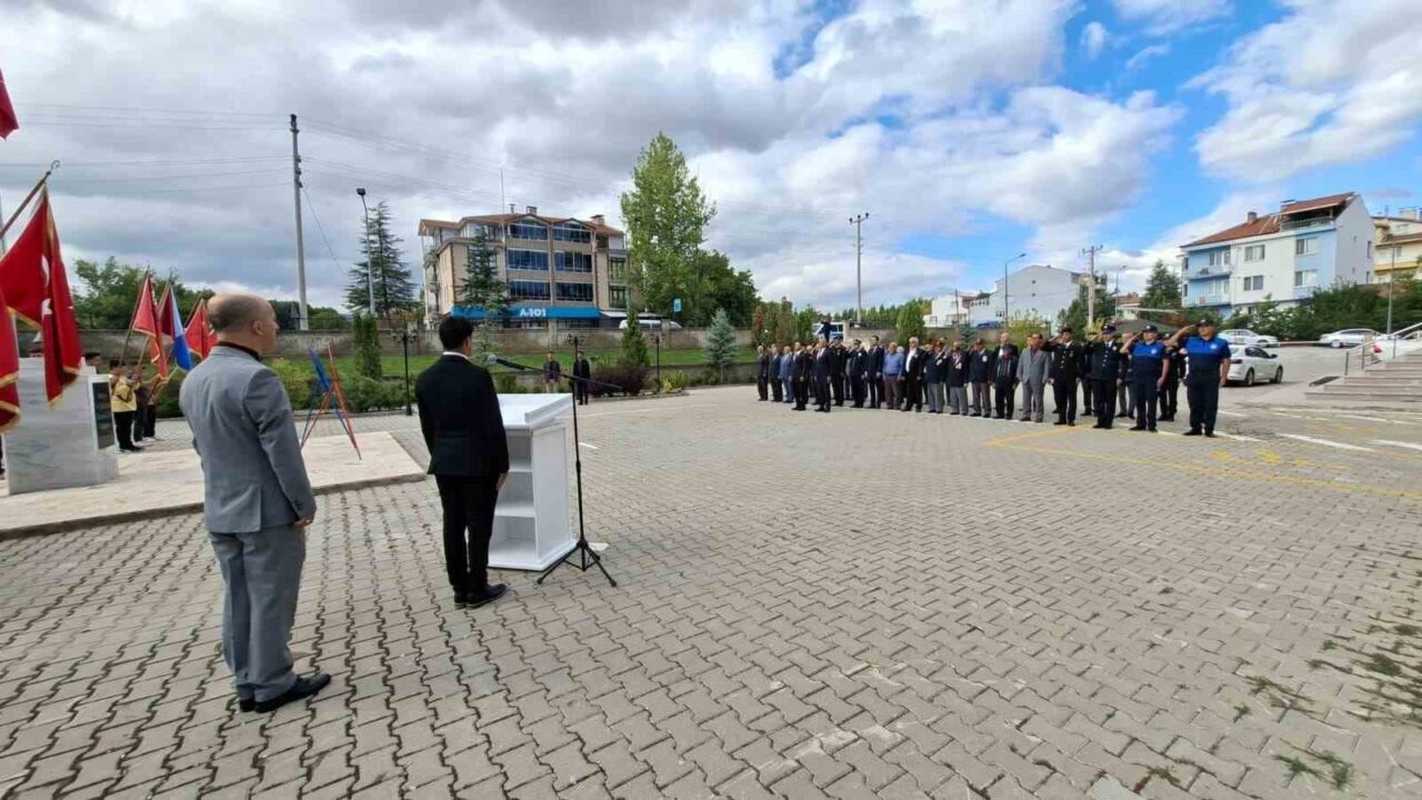 Kütahya’nın Hisarcık ilçesinde “19 Eylül Gaziler Günü” resmi törenle kutlandı.
